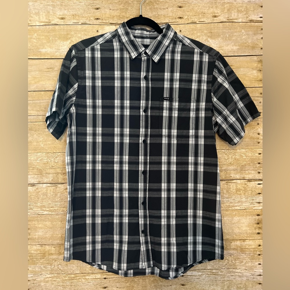 Mens Hurley black and white plaid short sleeve button up, medium